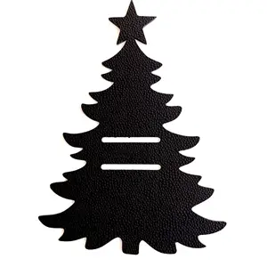 Sort juletræsformet bestikholder med stjerne, to vandrette slidser og tekstureret overflade.