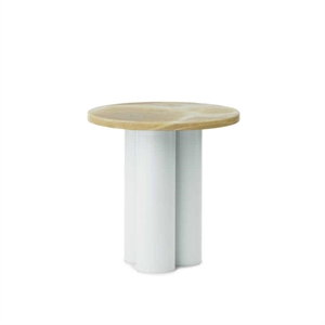 Rundt bord med honning onyx top, lysegrøn trebenet base. Kompakt og moderne design.