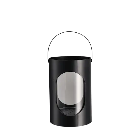 Sort cylinderformet lanterne med oval åbning og bærehåndtag. Perfekt til lys.