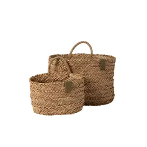 To flettede kurve med håndtag, naturligt udseende, i to størrelser fra Ekta Living.