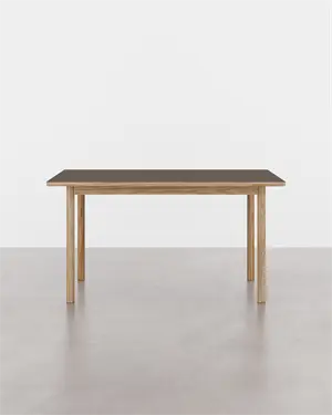 WB Manufaktur - Spisebord 140x90cm i egetræ og linoleum - ESSENTIAL OAK - Espresso