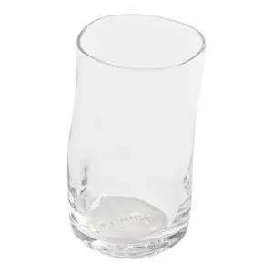 Asymmetrisk, transparent drikkeglas med rundet kant, der tillader synlighed af indholdet.