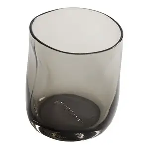 Røget glas med asymmetrisk form og glat, poleret overflade.