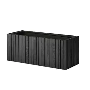 Rektangulær plantekasse med lodrette lameller i sort askefinish.