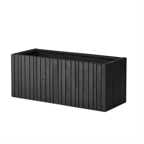 Rektangulær plantekasse med lodrette lameller i sort askefinish.