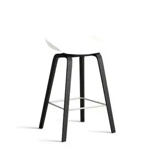 Hay - AAS32 Barstol Lav Sortlakeret egetræsfiner 4-benet fodstøtte i rustfrit stål H65 Standard glider - Hvid 2.0