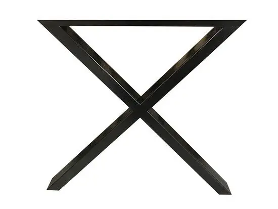 Sort, X-formet base i pulverlakeret finish til udendørs brug, med minimalistisk, kantet design.