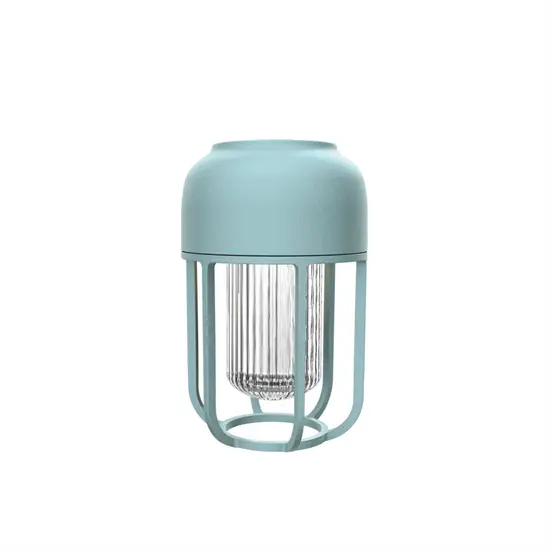 Kompakt udendørslampe i isblå, cylinderformet med rund top og klar glassektion til lysspredning.