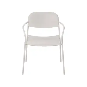 Blomus YUA armchair i silk grey, minimalistisk design, buet ryg og sæde med integrerede armlæn.