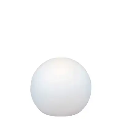 Rund solcellelampe, glat hvid overflade, minimalistisk design, 50 cm i diameter.