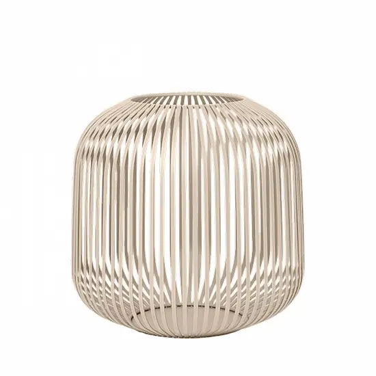 Blomus Lito lanterne med cylindrisk design, lodrette stænger og neutral farve.