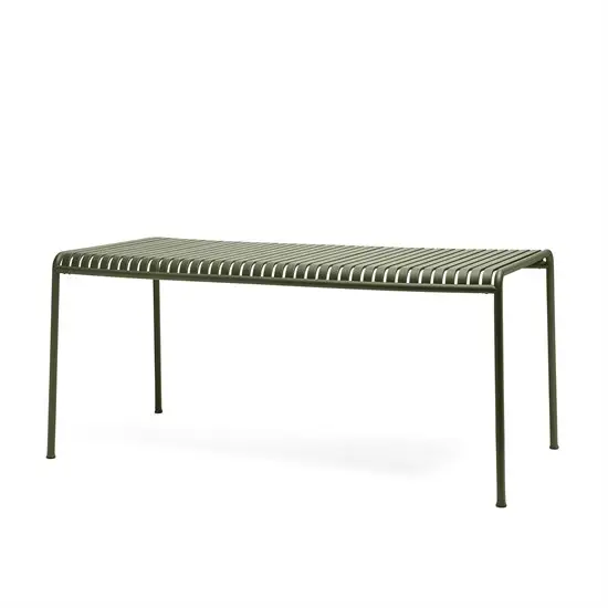 Rektangulært bord fra HAY\'s Palissade-serie, olivengrøn, med slatted bordplade og slanke ben.