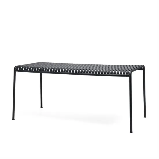 Stort rektangulært bord med lameltop, slanke ben, i antracitfarve. Minimalistisk design.