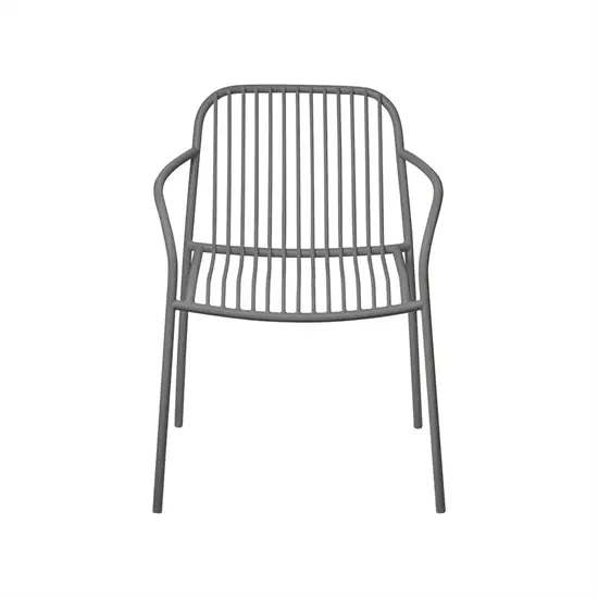 Moderne armstol i Granite Grey med åben trådstruktur og buede armlæn. Minimalistisk design.