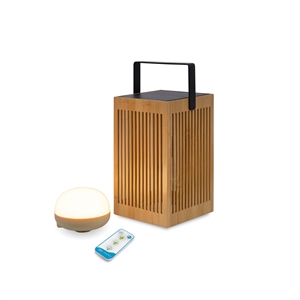 Rektangulær bambuslanterne med håndtag, rund lampe og fjernbetjening.