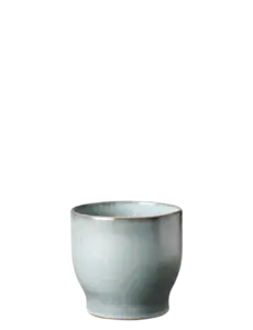 Mintgrøn rund urtepotteskjuler fra Knabstrup Keramik, 12,5 cm i diameter, med glat, blank overflade.
