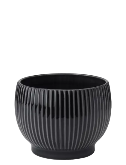 Sort urtepotteskjuler med ribbet tekstur, blank finish og rund form med bred åbning.