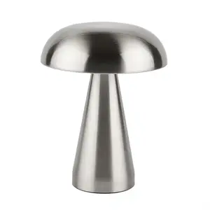 Bordlampe i børstet stål med rund top og konisk base, moderne svampeformet design.