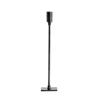 Slank lysestage i støbt aluminium med cylinderholder, lige stamme og firkantet fod. Minimalistisk design.