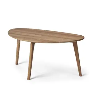 Ovalt bord med træfinish og let udadvinklede ben, måler 40x85x48 cm.