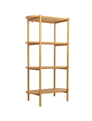 Reol med fire træhylder, lodrette stolper, rundede kanter og enkelt, åbent design uden bagpanel.