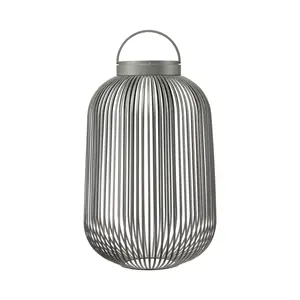 Blomus LITO LED-lampe i granitgrå med lodrette stænger og bærehåndtag.