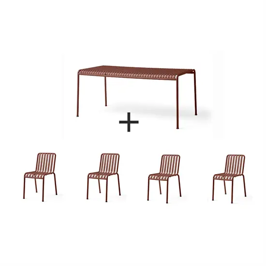 Udendørs møbelsæt i jernrød med rektangulært bord og fire stole, alle med lameldesign.