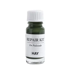 Lille flaske med olivenfarvet væske, hvidt låg og etiket med tekst "REPAIR KIT For Palissade HAY".