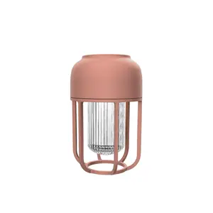 Cylindrisk udendørslampe med pulverlakeret stel og ribbet glas, 21 x 13 cm.