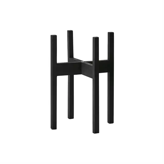 Sort træstativ med fire lodrette ben og krydsdesign i midten. Minimalistisk og moderne stil.