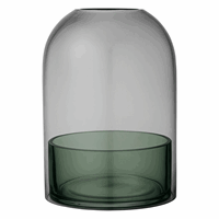 Lanterne med mørk base og tonet kuppel, kuppelformet design, grøn og sort nuancer.
