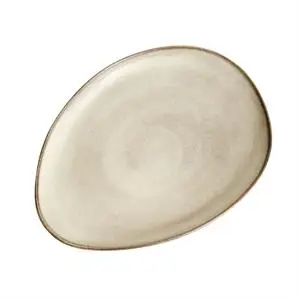 Oval tallerken med farvegradient, mørke kanter og lysere centrum.