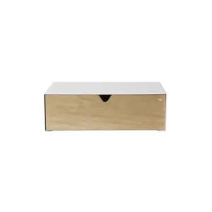 Rektangulært hyldemodul med hvid ramme og træfront, minimalistisk design fra Andersen Furniture.