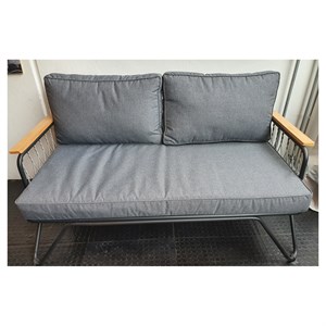 friis furniture - Anholt loungesofa (2 personer) - lysegrå hynder og med sort stel