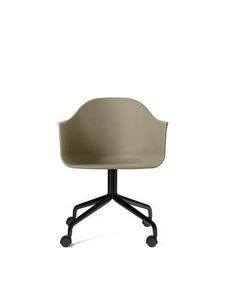 Elegant stol med olivenfarvet sæde, sort aluminiumsbase og hjul for nem bevægelse.