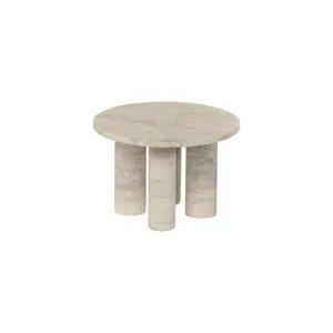 Rundt bord i travertin med minimalistisk design og fire cylindriske ben. Naturlig tekstur.