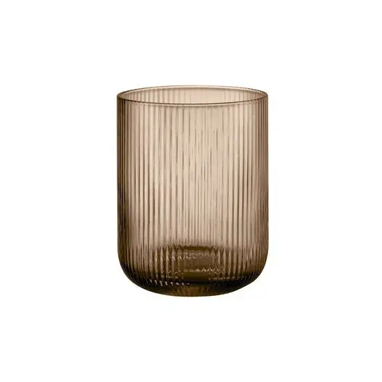 Cylindrisk lanterne med ribbet tekstur og kaffefarvet nuance, 12 cm høj og 9,5 cm i diameter.