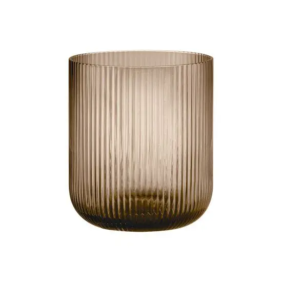 Blomus lanterne med ribbet design, cylindrisk form, varm kaffefarve, åben top, rund bund.