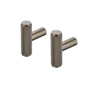 To vægkroge i cylindrisk form med tekstureret overflade og mørk metallisk farve.