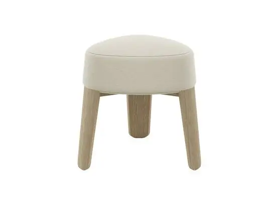 Beige skammel med bouclé stof, tre træben, enkel og moderne stil.