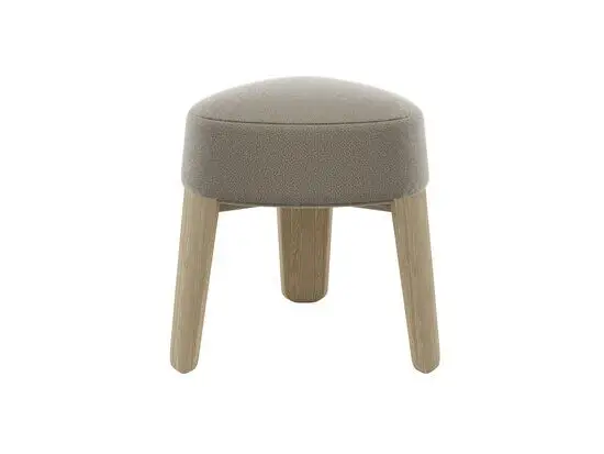 Rund skammel med polstret top i Shitake-farve og fire lyse træben.