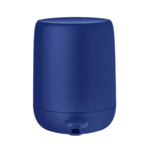 Glat, cylindrisk pedalspand i dyb blå (Mazarine Blue) med pedal foran. Kapacitet: 3 liter.