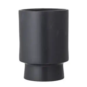 Sort, cylindrisk urtepotteskjuler i stentøj med moderne mat finish og lige linjer.