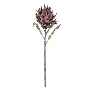 Kunstig Protea blomst med lilla kronblade, lang stilk og grønne blade, realistisk form.