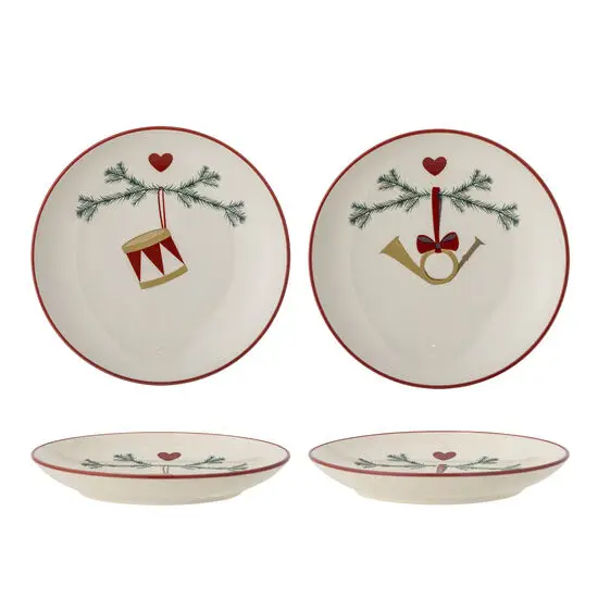 To tallerkener med tromme og horn, pyntet med grønt og hjerte, rød kant. Diameter 16 cm.