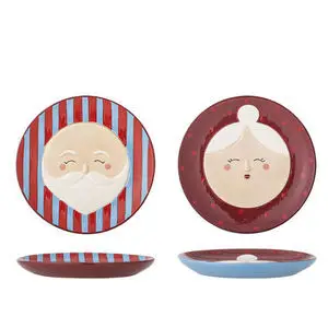 To stentøjstallerkener med ansigter; rød/blå stribet kant og ensfarvet rød kant.