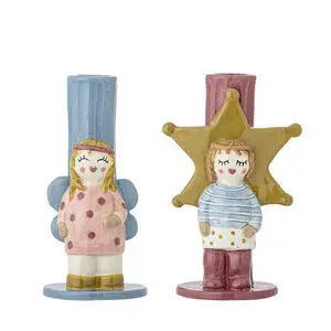 To lysestager formet som figurer: én med blå sektion og vinger, én med stjerneform baggrund.