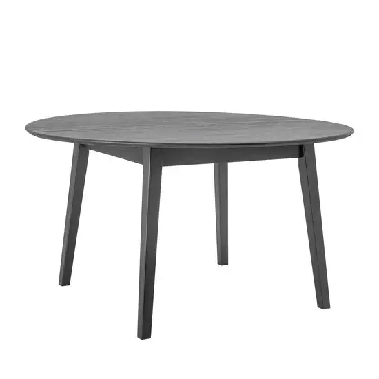 Rundt, sort spisebord med glat overflade og fire skrå ben for stabilitet.