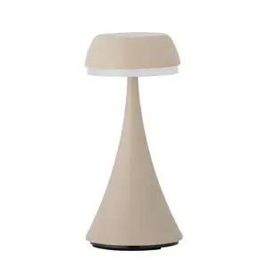 Moderne, bærbar lampe med konisk form og lysring på toppen, i naturfarvet aluminium.