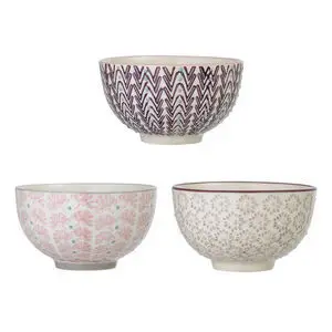 Tre stentøjsskåle fra Bloomingville med unikke, farverige mønstre i forskellige designs.